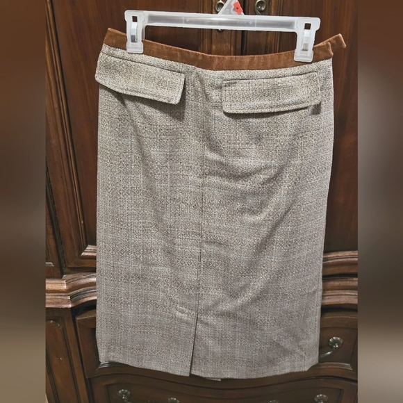 2 piece designer vintage skirt suit with leather trim! - Picture 2 of 3